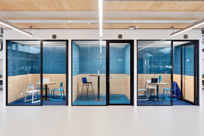 Blue focus rooms